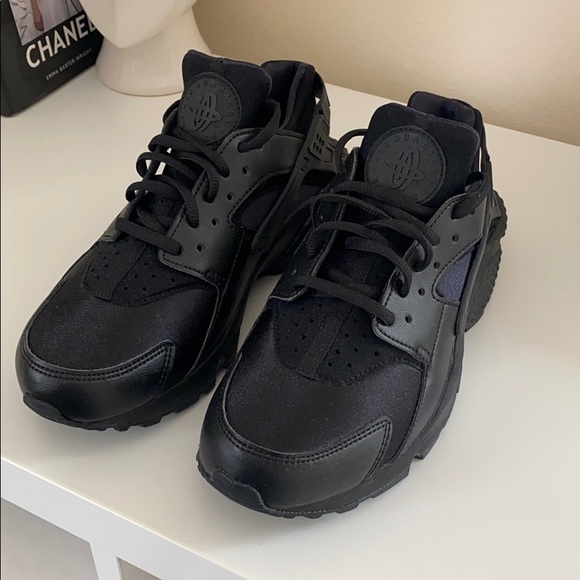 NEW Nike Air Huarache run triple black shoes - Picture 3 of 8